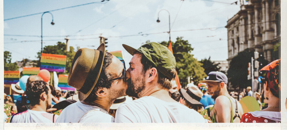Der BAM! Pride-Guide oder die Dos and Don'ts für heterosexuelle Menschen auf der Regenbogenparade